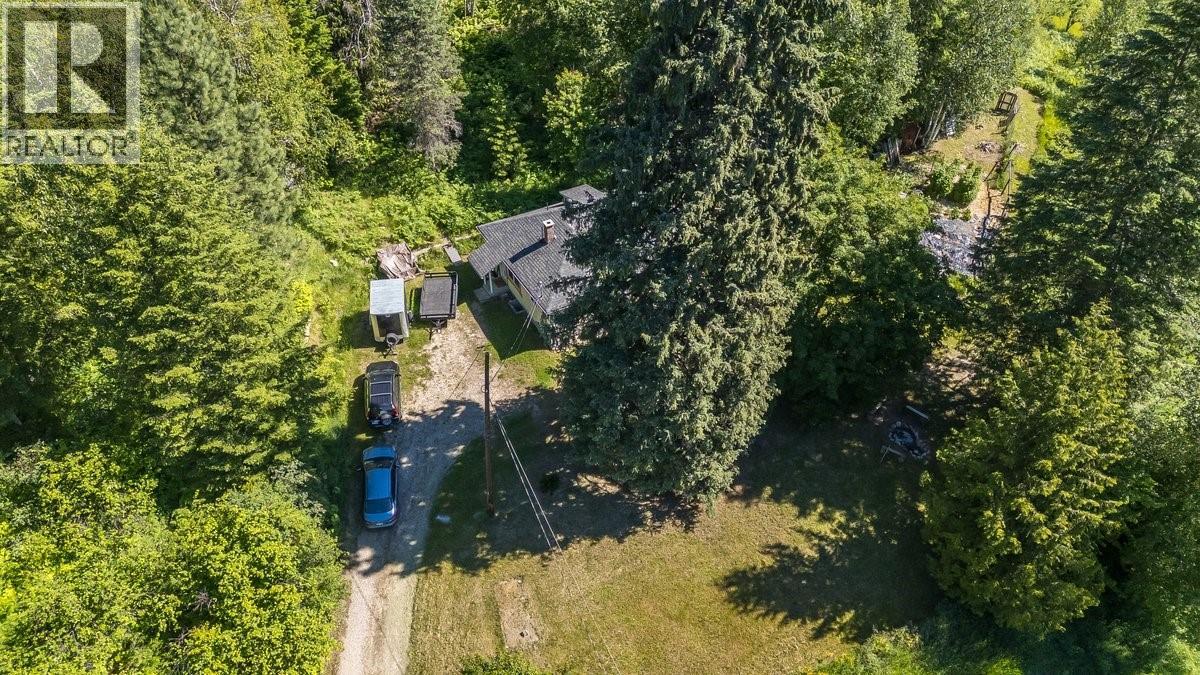 5875 SLOCAN RIVER Road