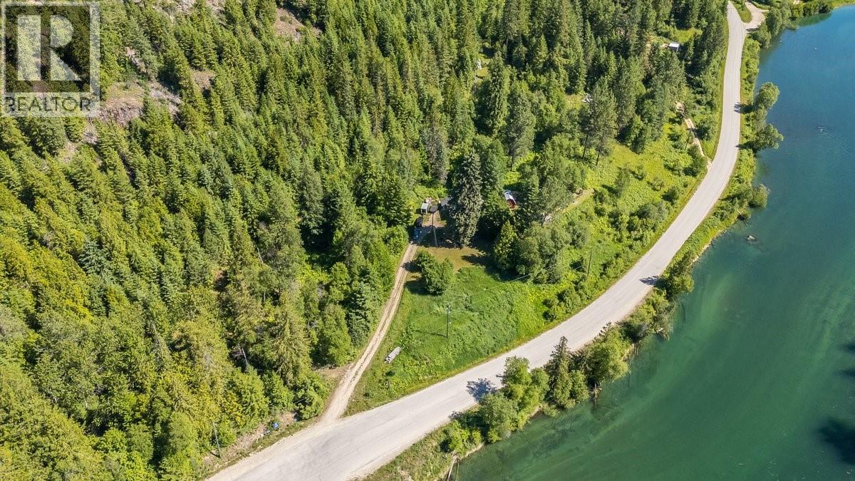 5875 SLOCAN RIVER Road