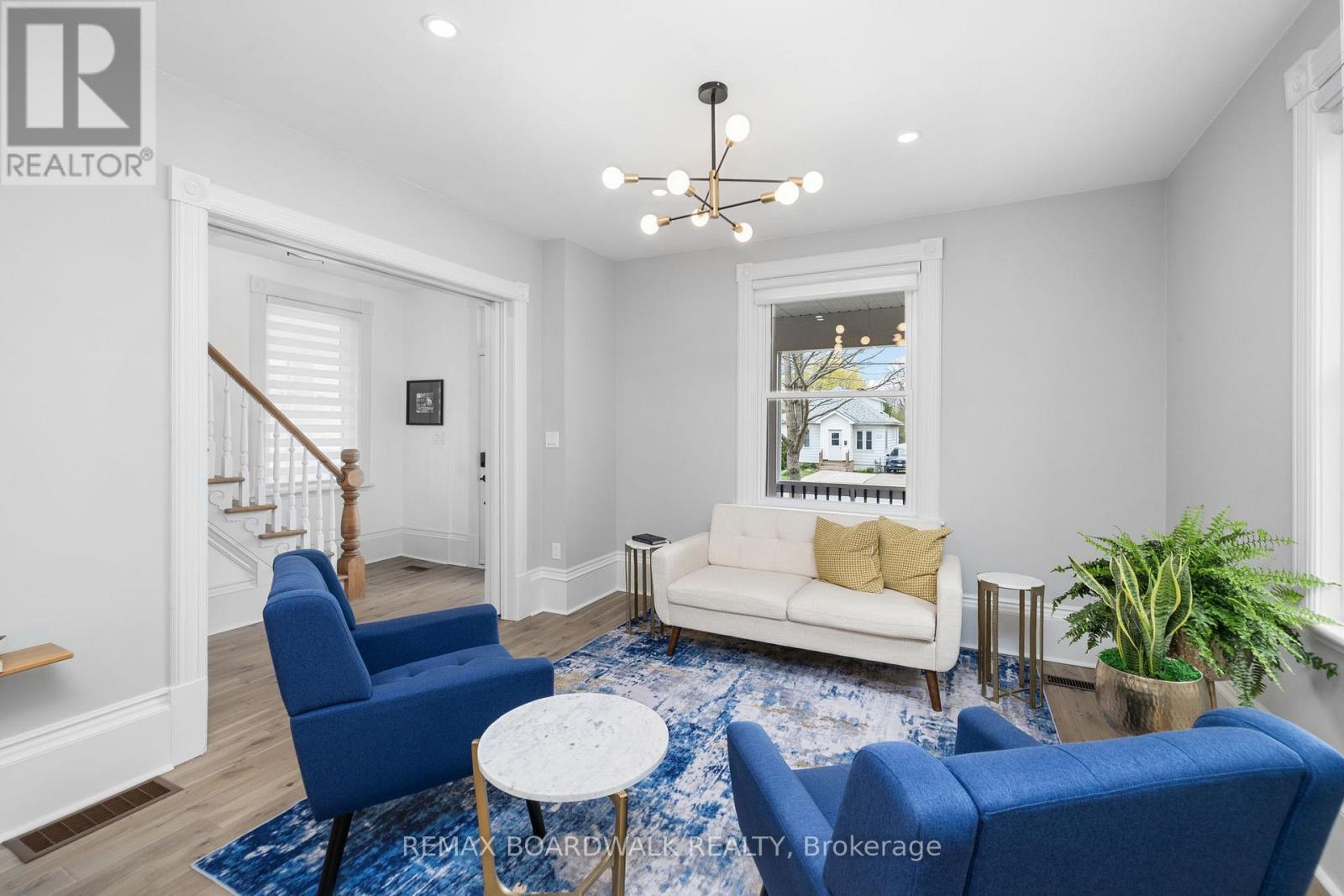 45 DRUMMOND STREET W