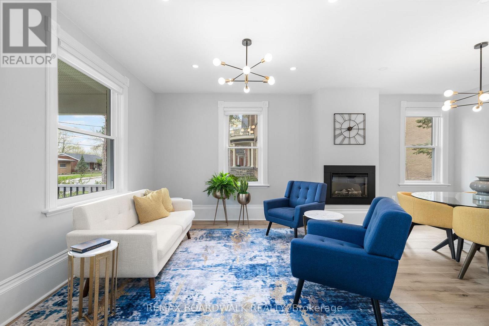 45 DRUMMOND STREET W