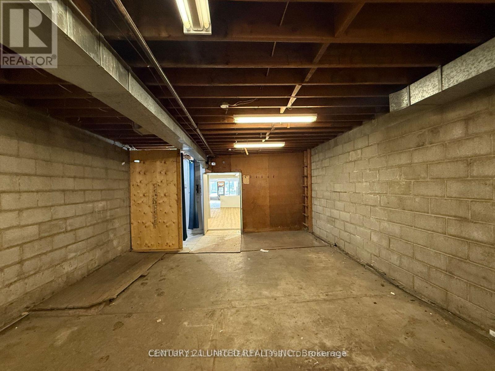 UNIT B - 84 KING STREET W