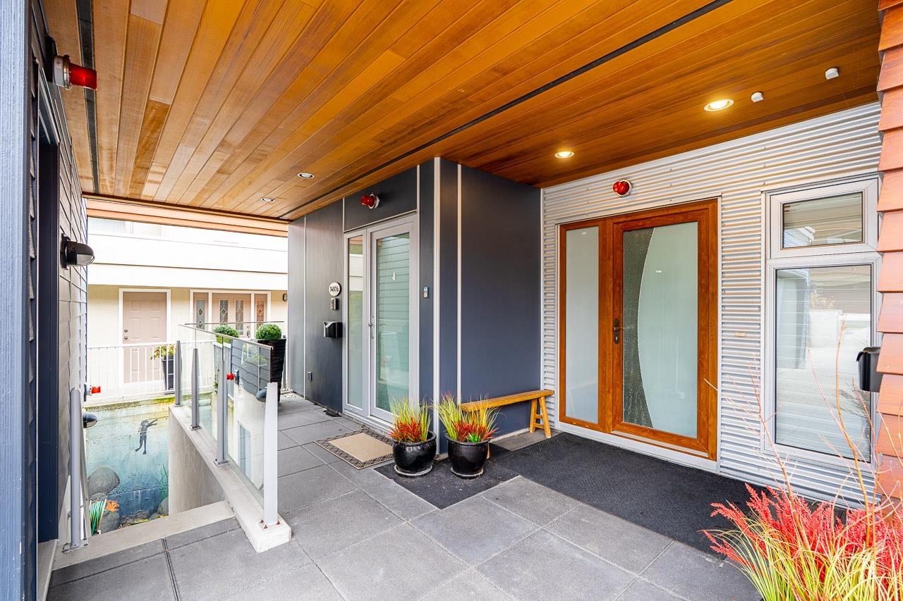 14976 BEACHVIEW AVENUE