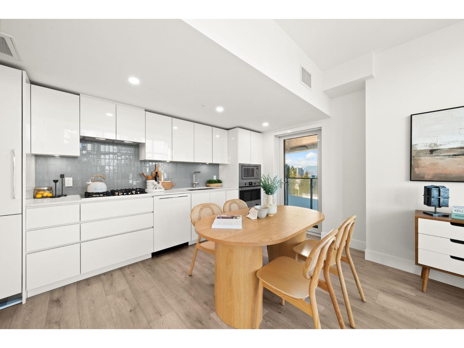 610 10428 WHALLEY BOULEVARD