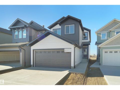 2124 210 ST NW Edmonton AB T6M1P7