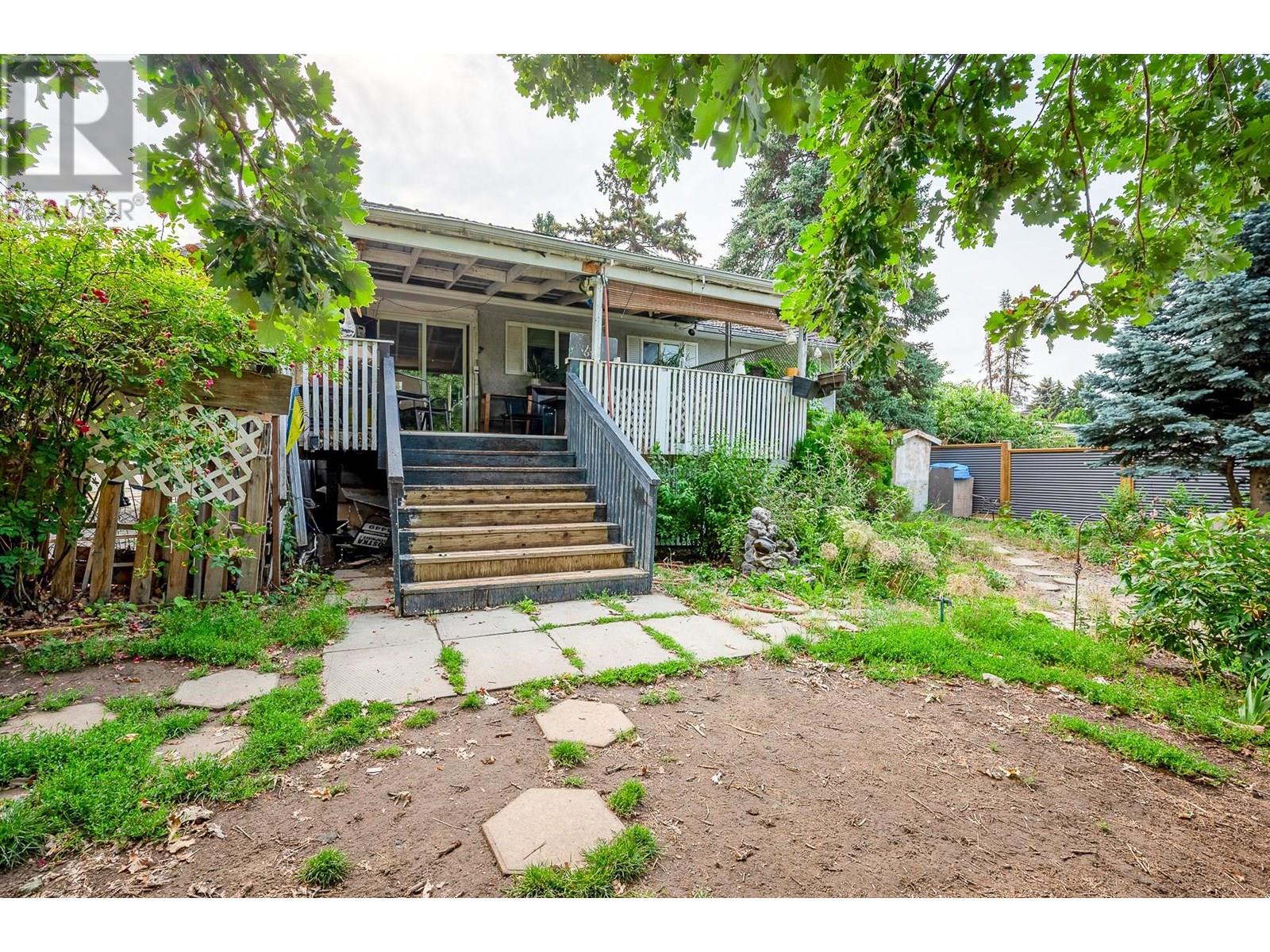 988 Glengarry Street