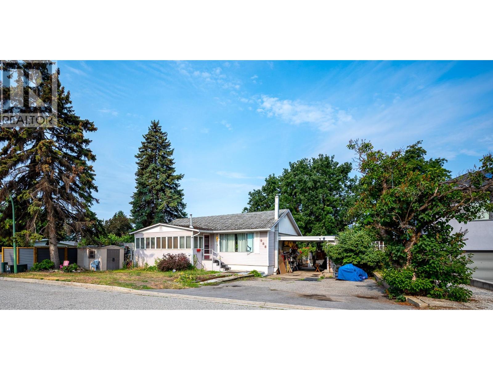 988 Glengarry Street