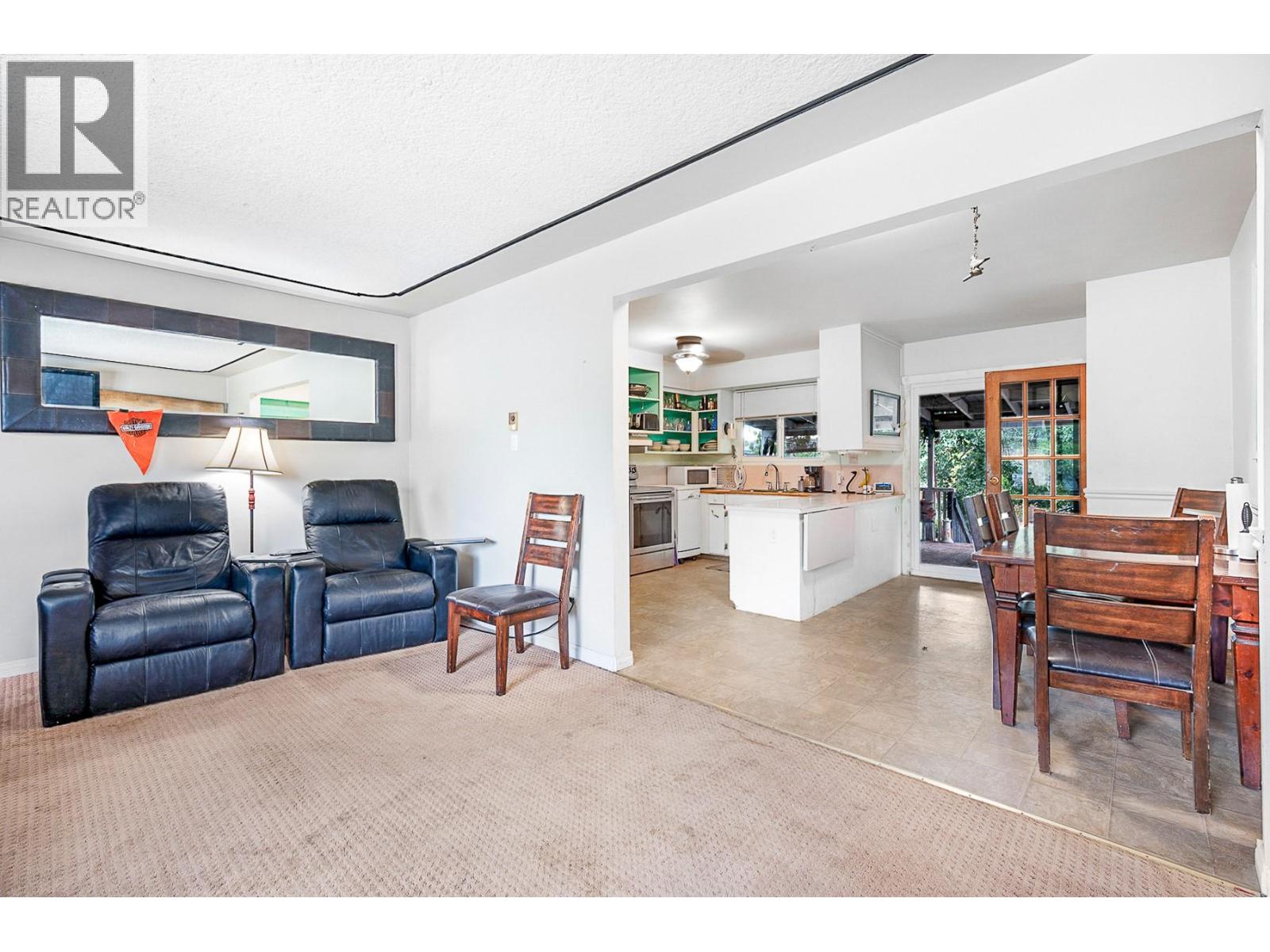 988 Glengarry Street