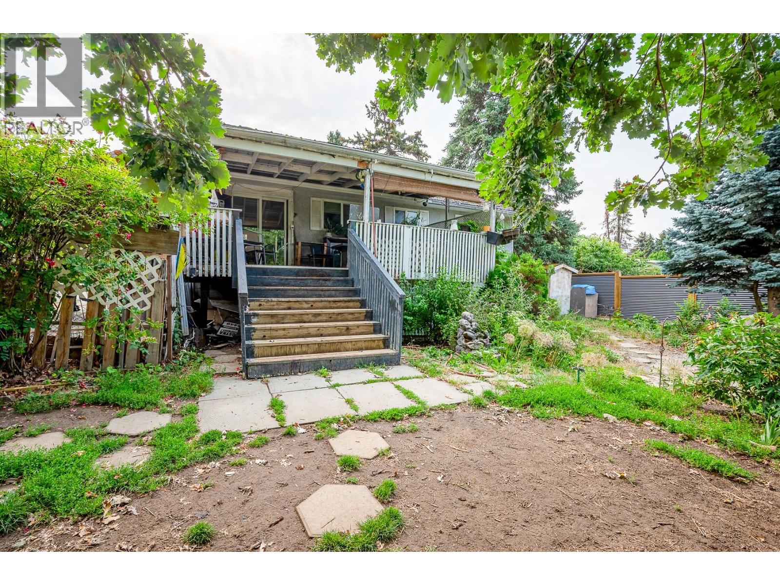 988 Glengarry Street