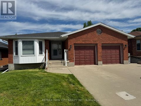 562 CHAMPLAIN BOULEVARD Cambridge ON N1R7V2