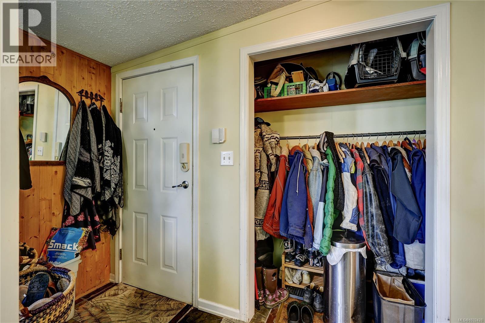525 Pioneer Cres