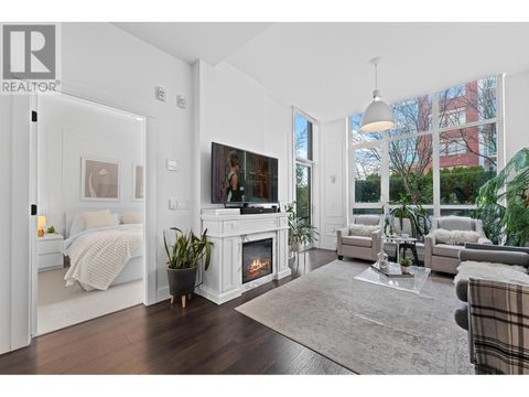 105 131 E 3RD STREET North Vancouver BC V7L0E3