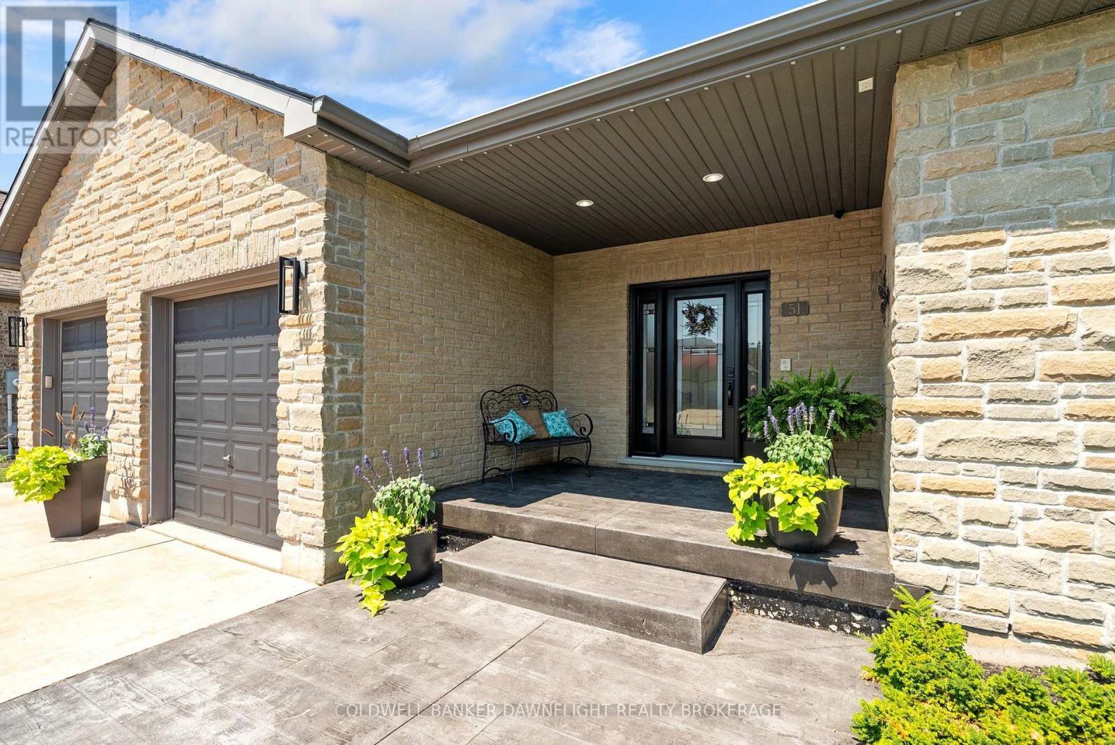51 SNIDER CRESCENT