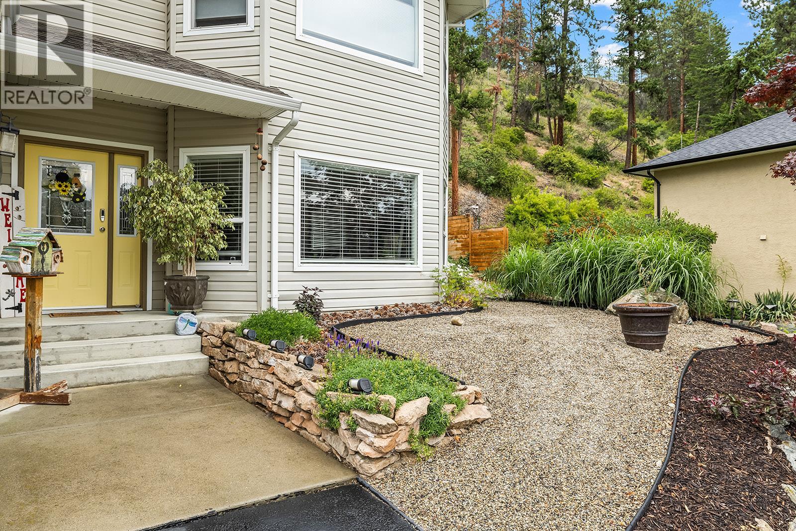 5827 Victoria Street