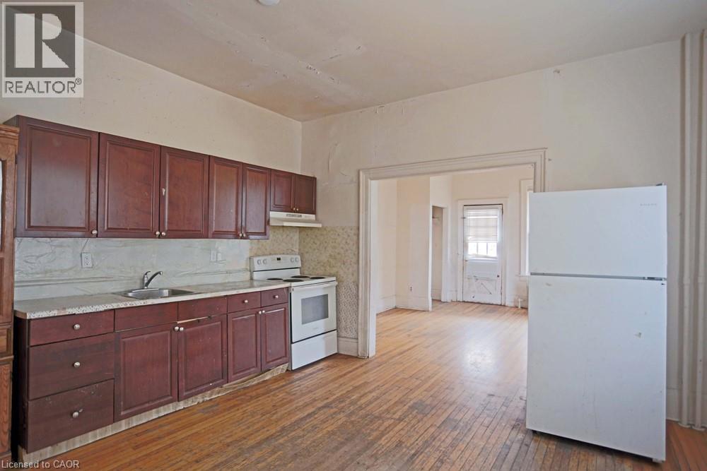 116 WEBER Street E