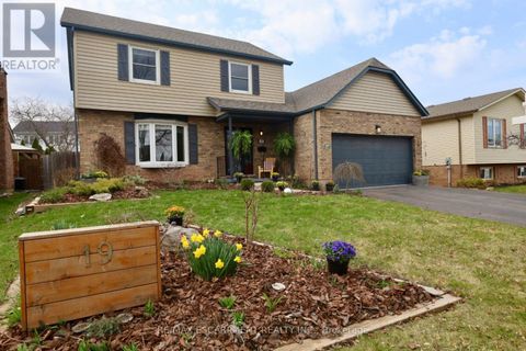19 BAL HARBOUR DRIVE Grimsby (Grimsby Beach) ON L3M4P4
