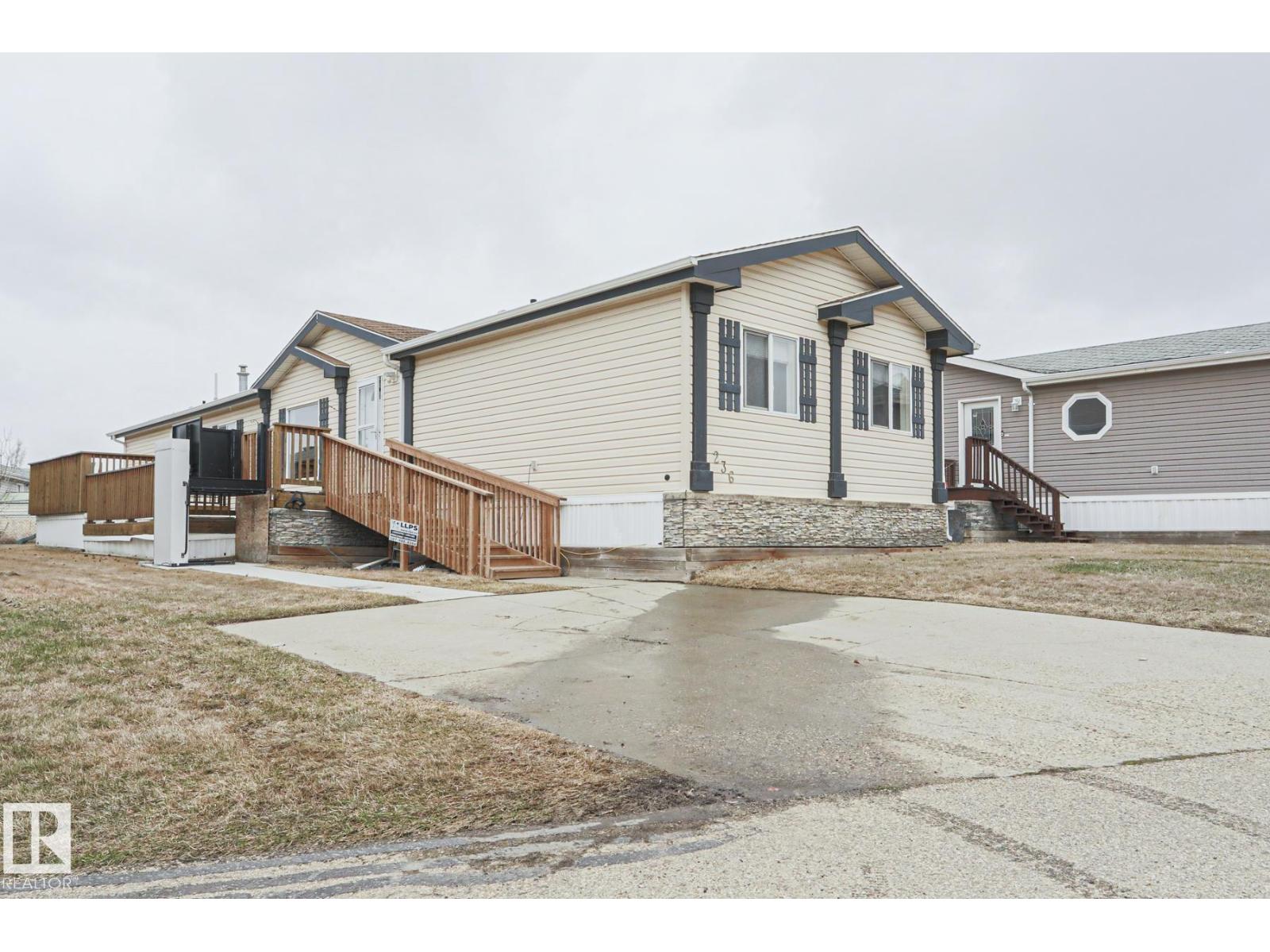 236 Oakwood DR NW