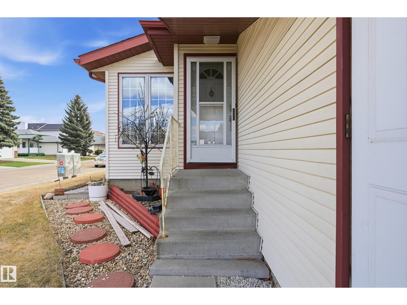 1242 JOYCE CR NW