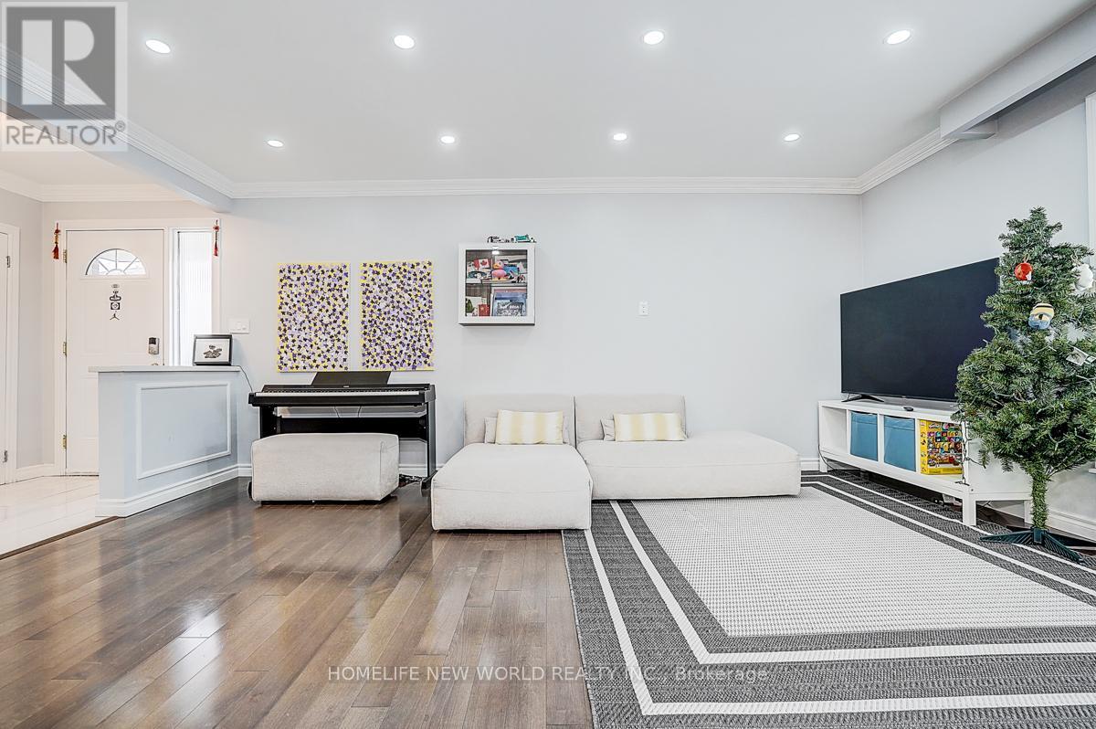 47 MANORGLEN CRESCENT