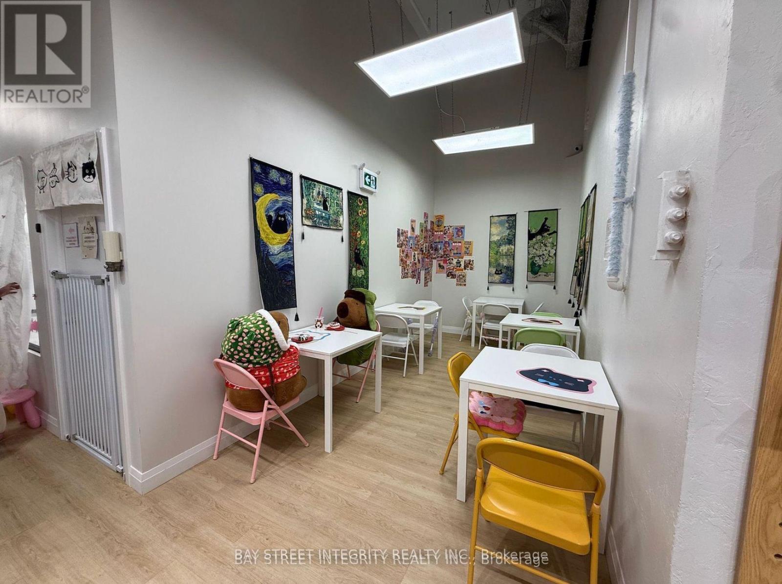 GROUND - 327 - 333 QUEEN STREET W