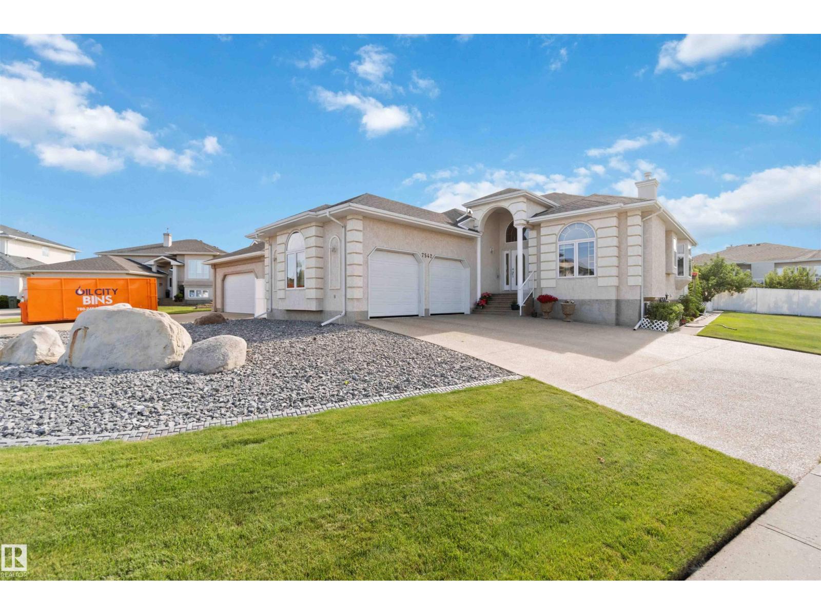 7542 165A AV NW