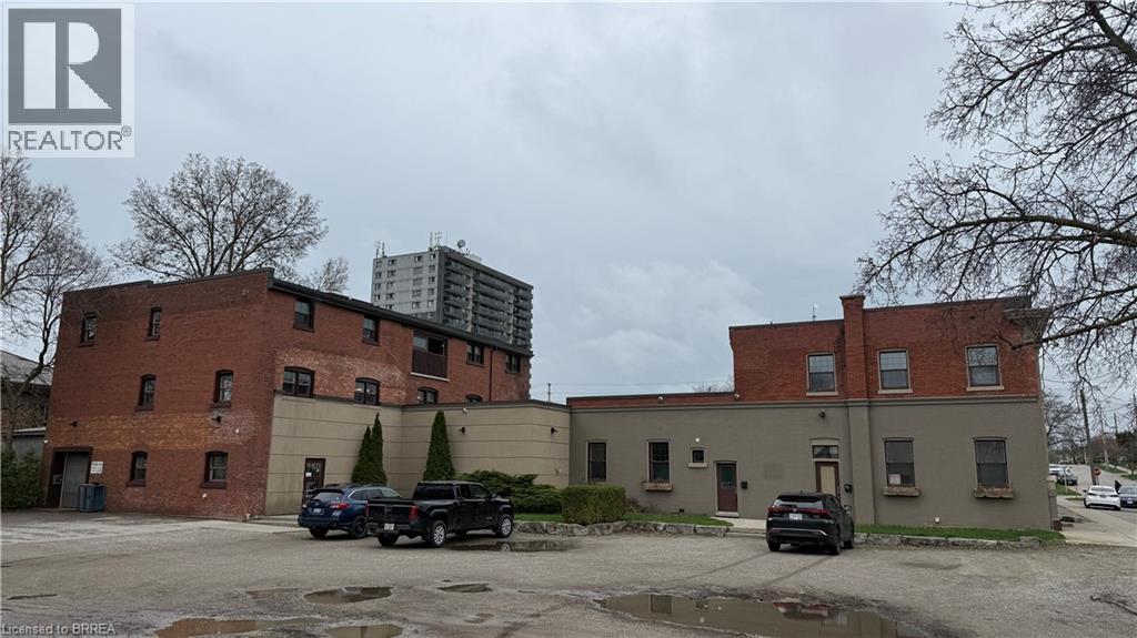 Photo 1 of 10 — 137 NELSON Street Unit# 303, Brantford, ON N3S4B5