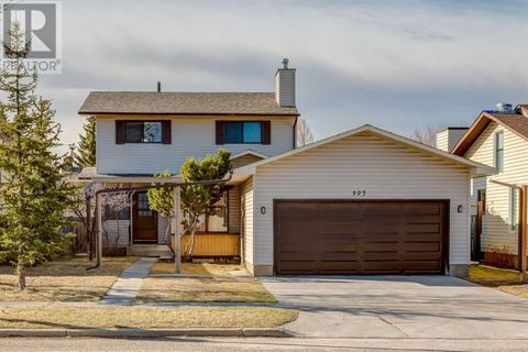 995 Berkley Drive NW Calgary AB T3K1E3