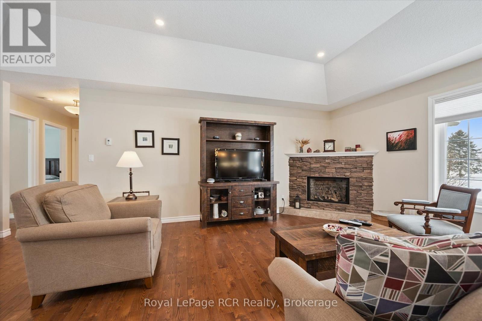 10 SPARBERRY STREET W