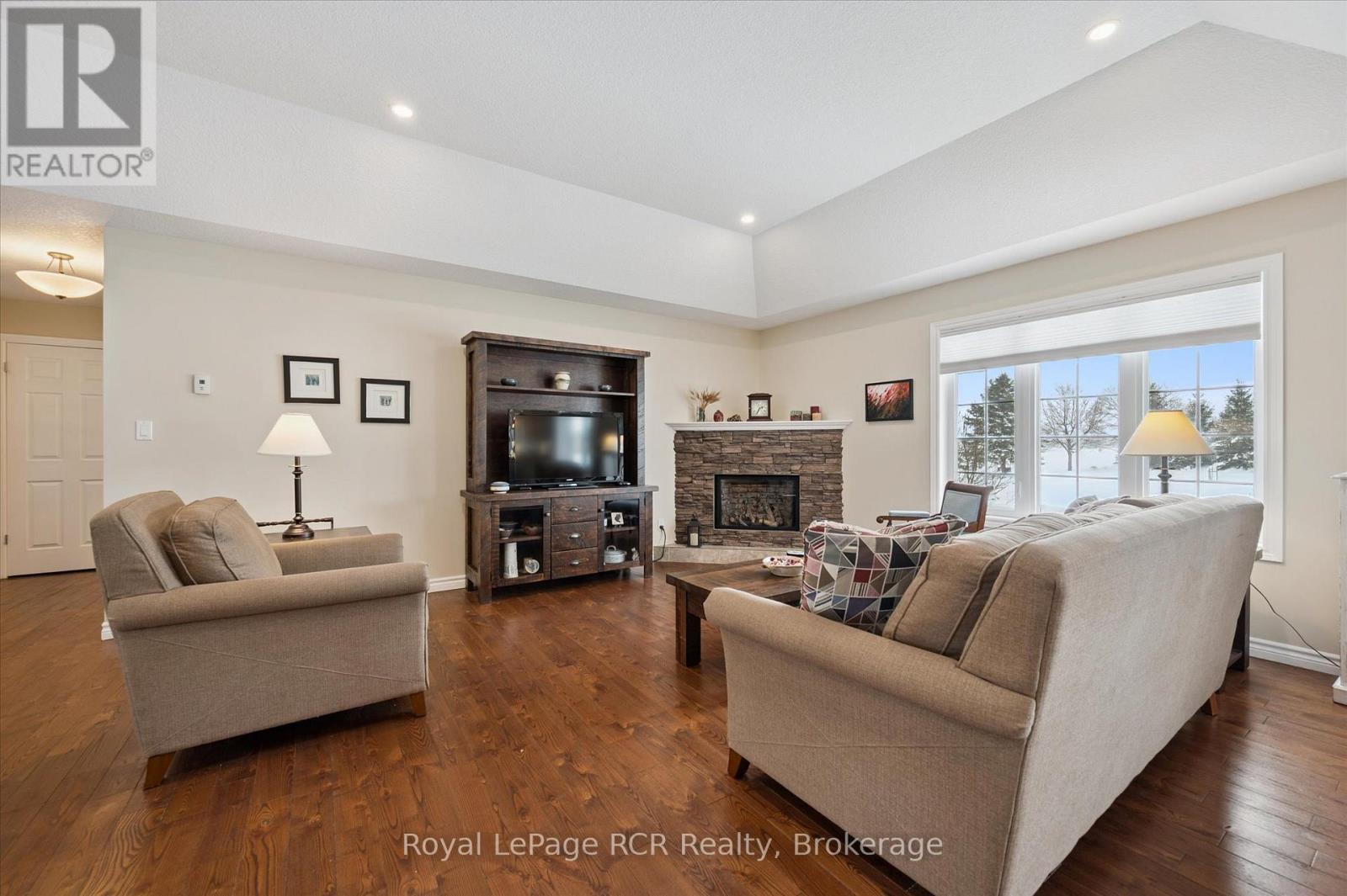 10 SPARBERRY STREET W