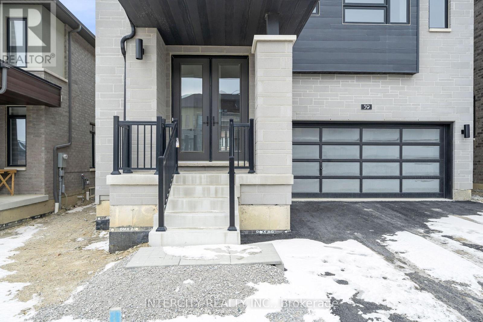 39 KEYWORTH CRESCENT