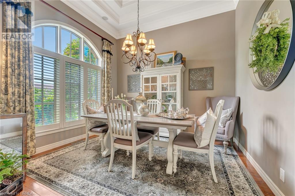 4 MACDONALD Crescent