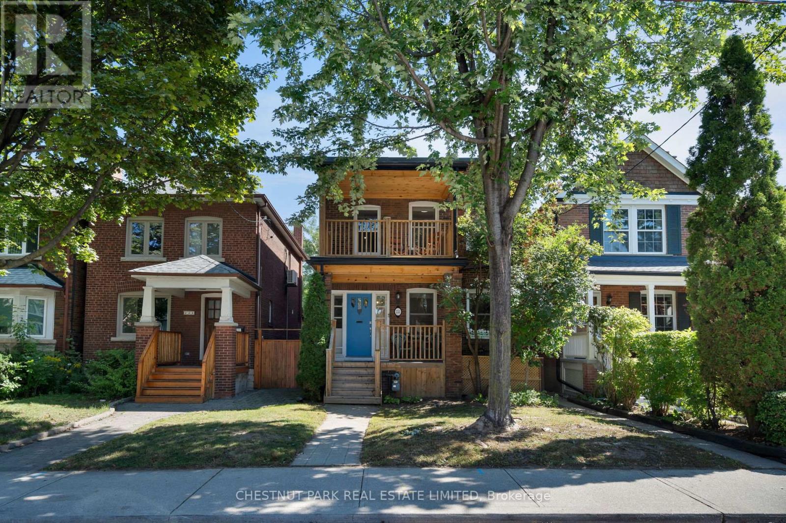 Photo 1 of 40 — 233 Wychwood, Toronto, ON M6C2T5