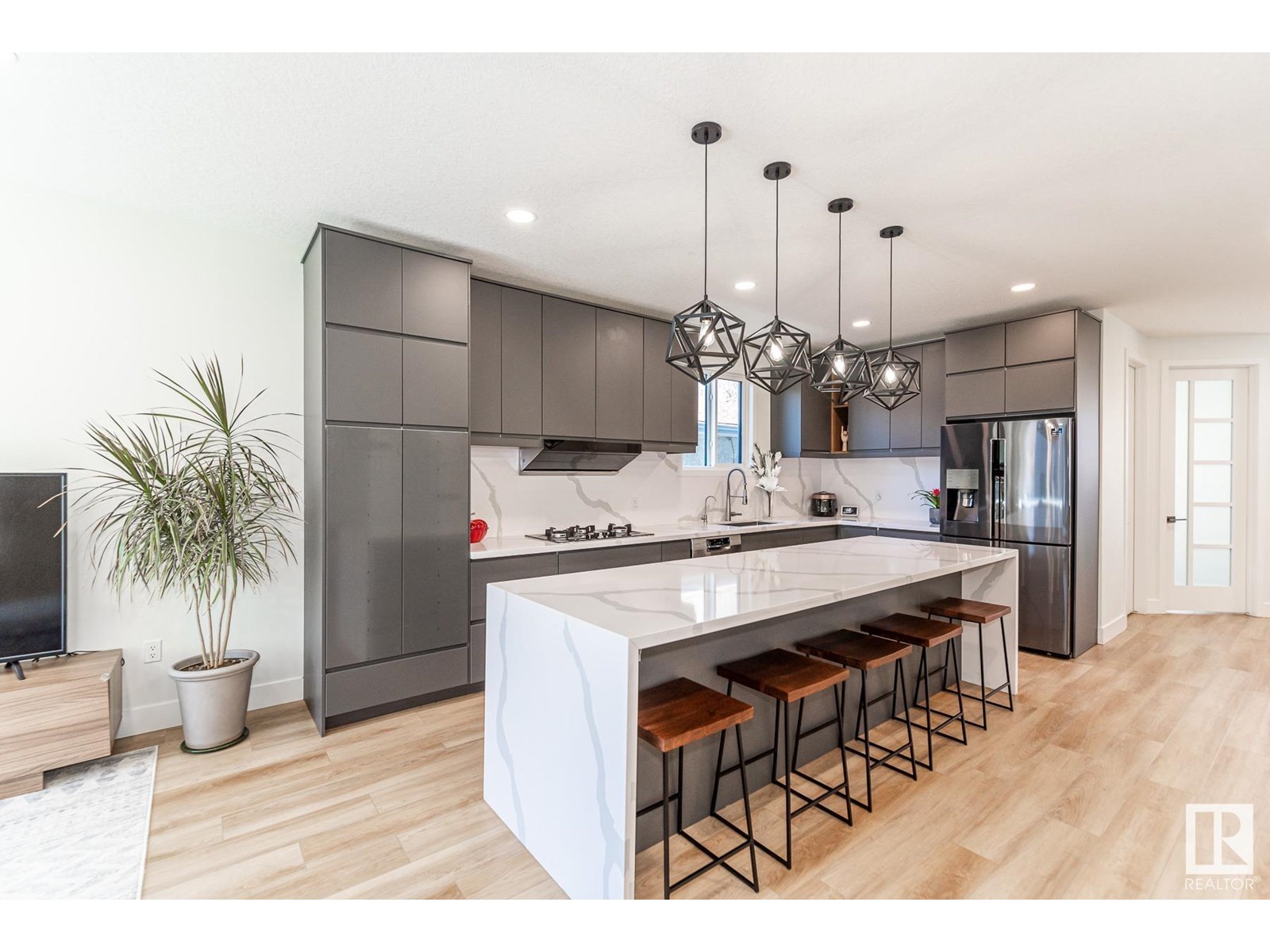 11445 79 AV NW