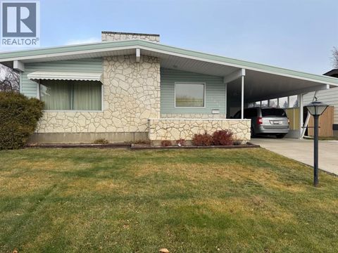 2709 11A Avenue N Lethbridge AB T1H1N9