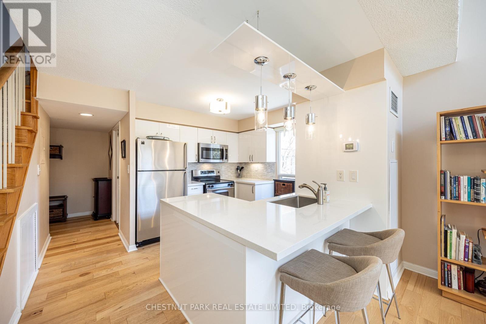 422 - 119 MERTON STREET