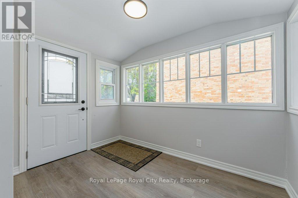 164 SUFFOLK STREET W