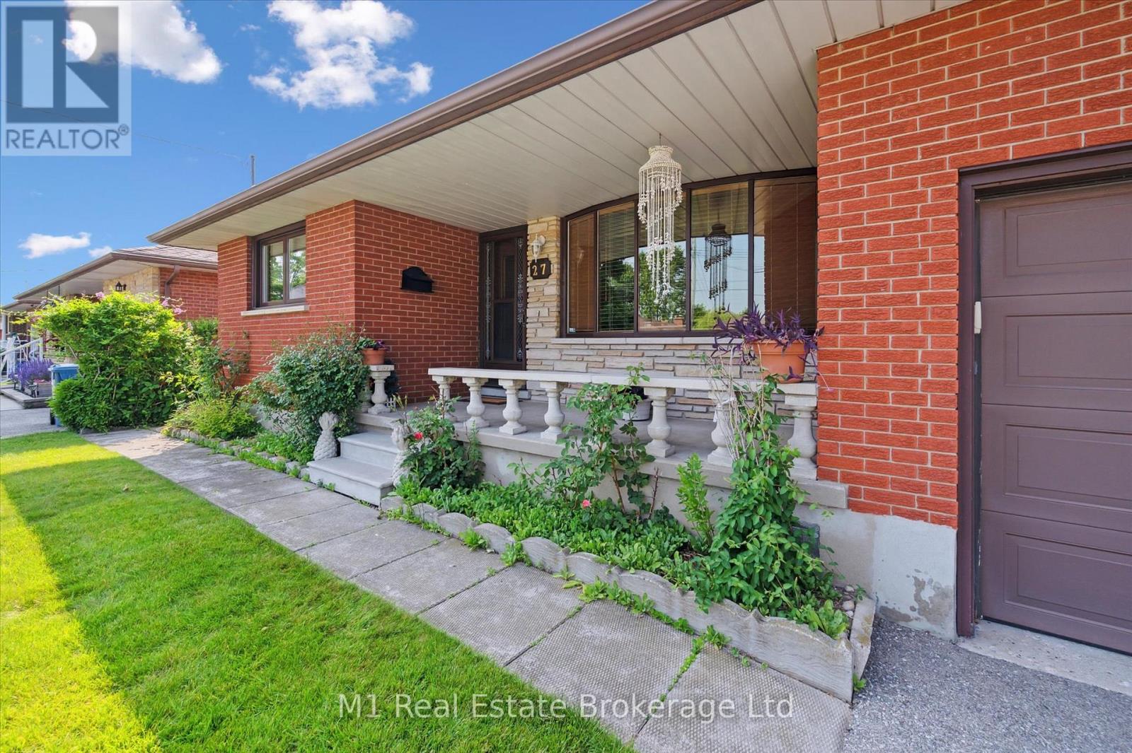 27 PALERMO CRESCENT