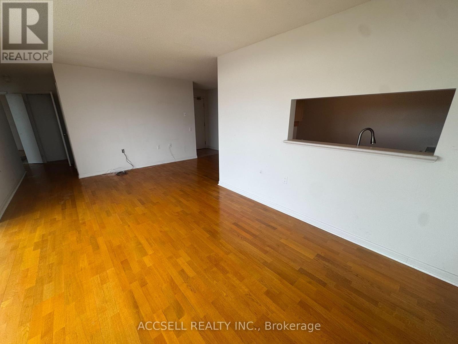 PH12 - 650 LAWRENCE AVENUE W