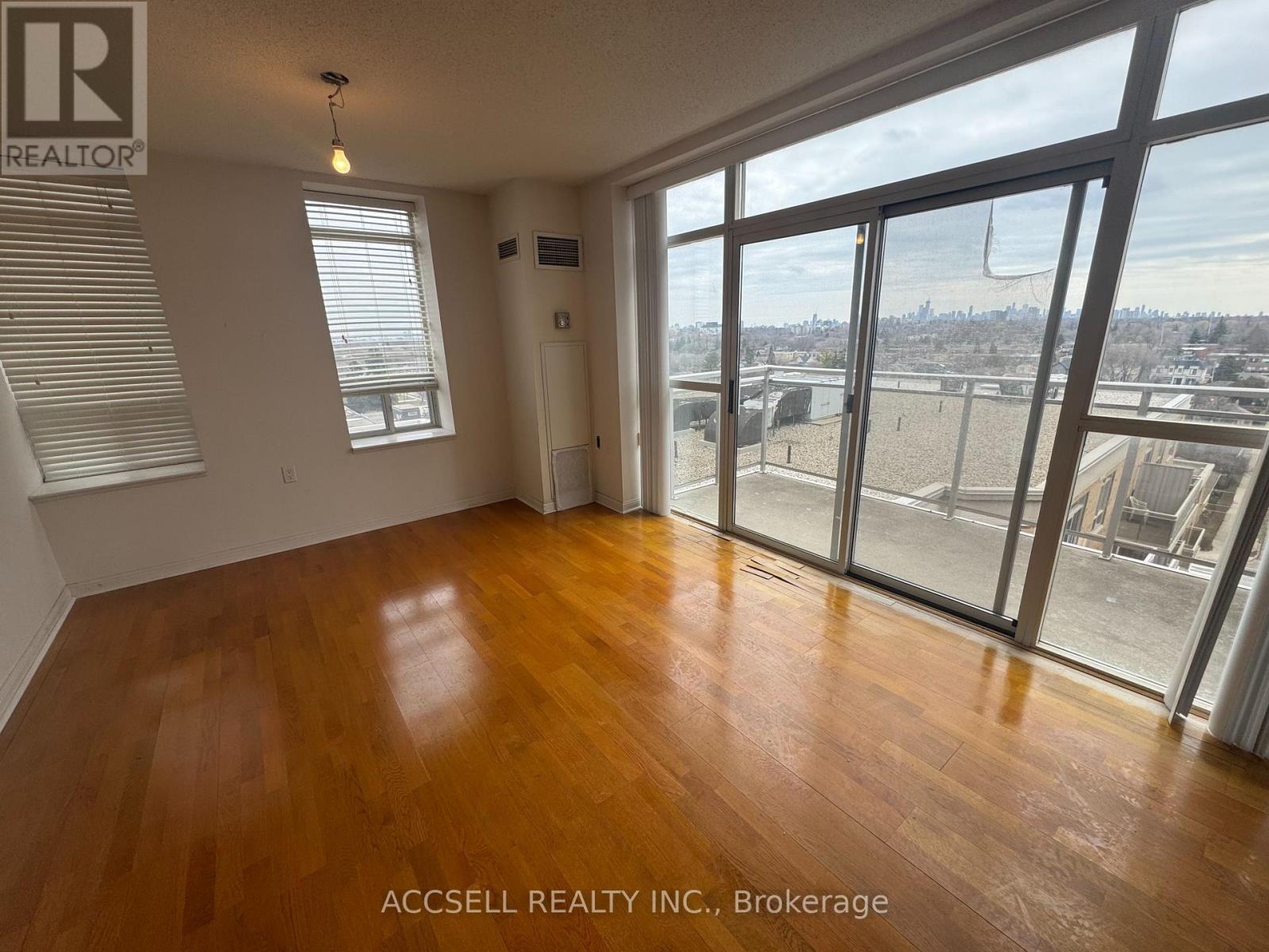 PH12 - 650 LAWRENCE AVENUE W
