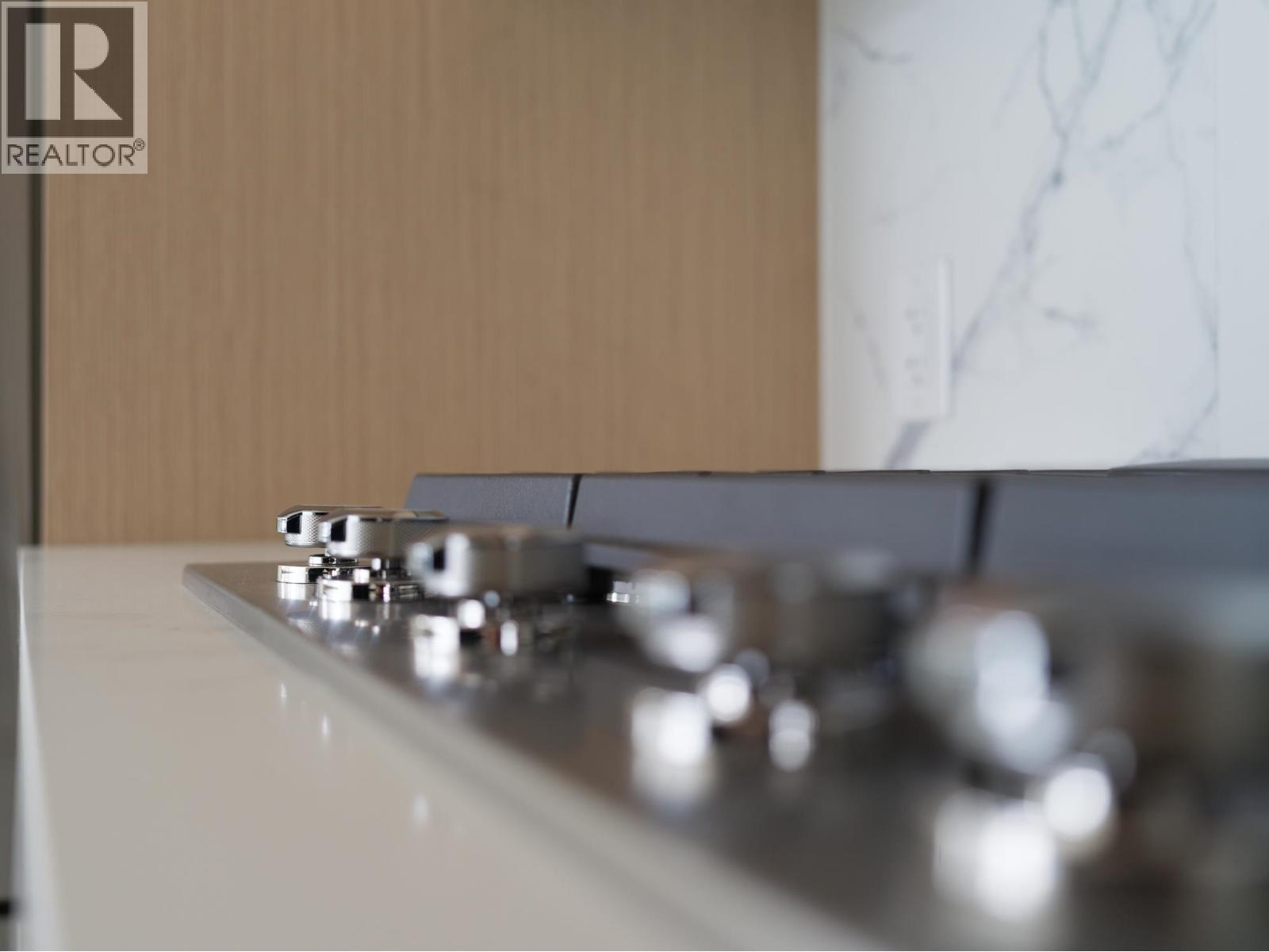 2207 699 WHITING WAY