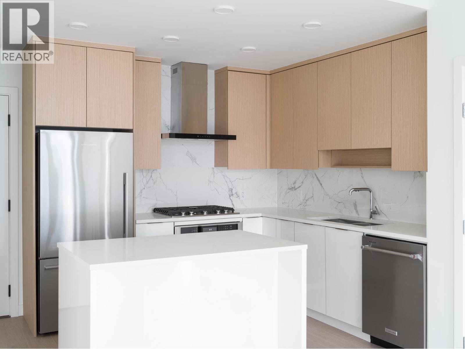 2207 699 WHITING WAY