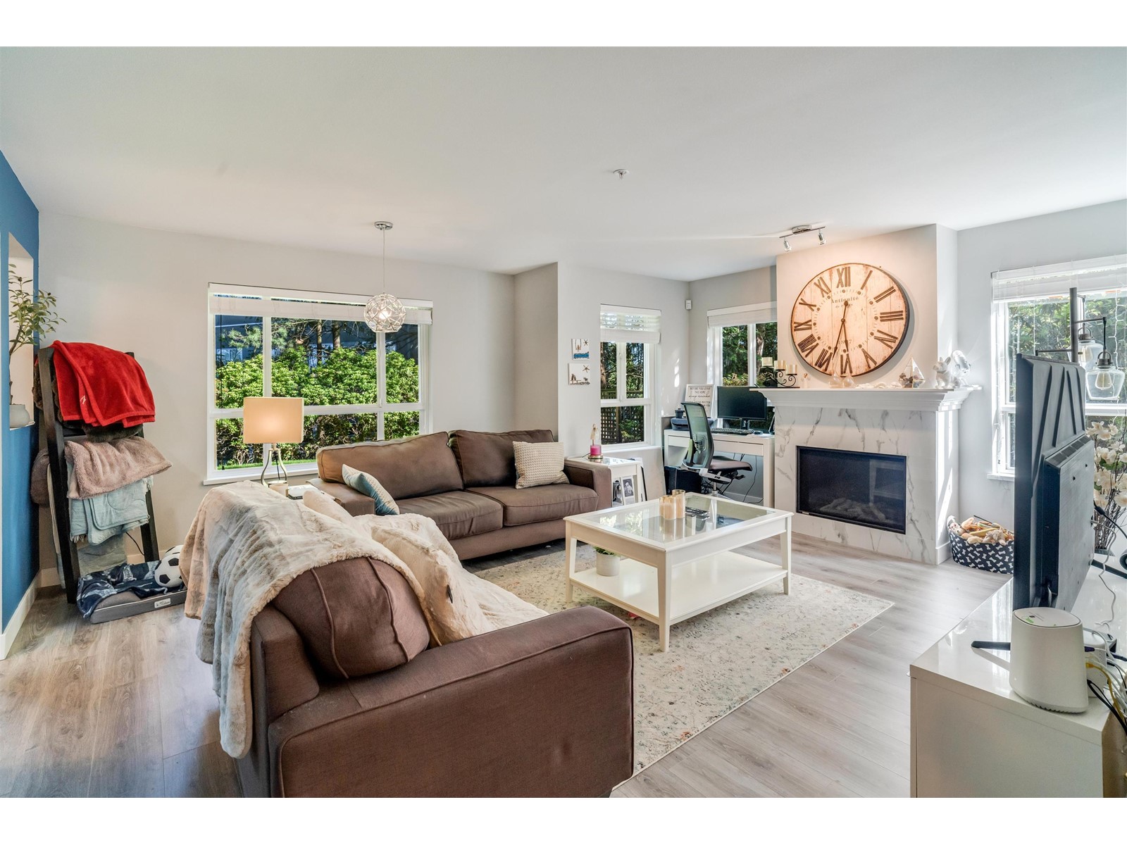 111 15895 84 AVENUE