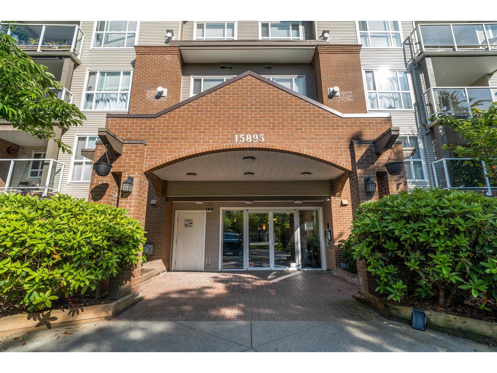 111 15895 84 AVENUE