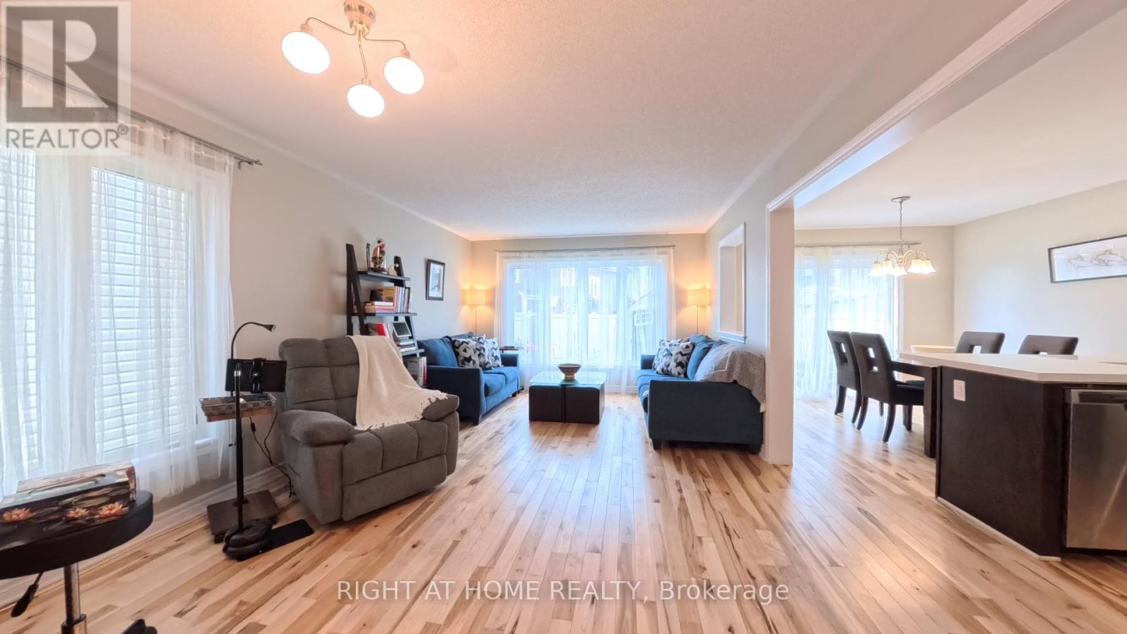 566 DUNDONALD DRIVE