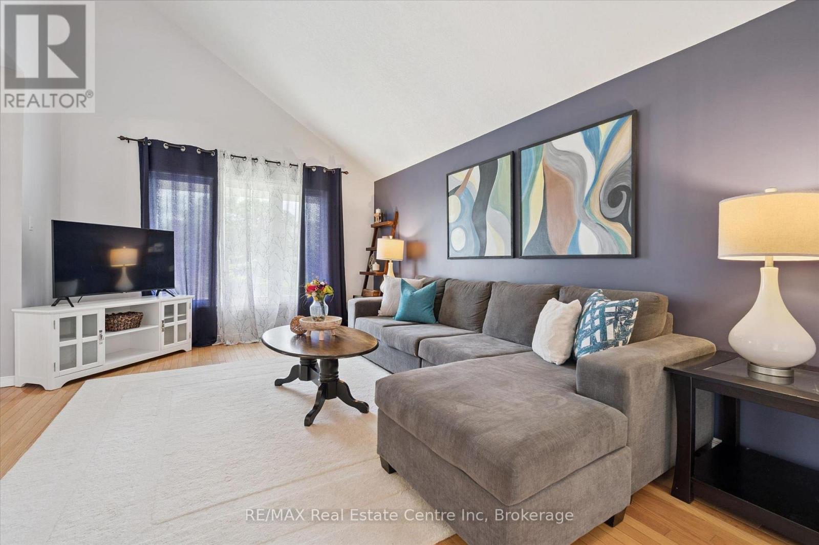 325 TAIT CRESCENT