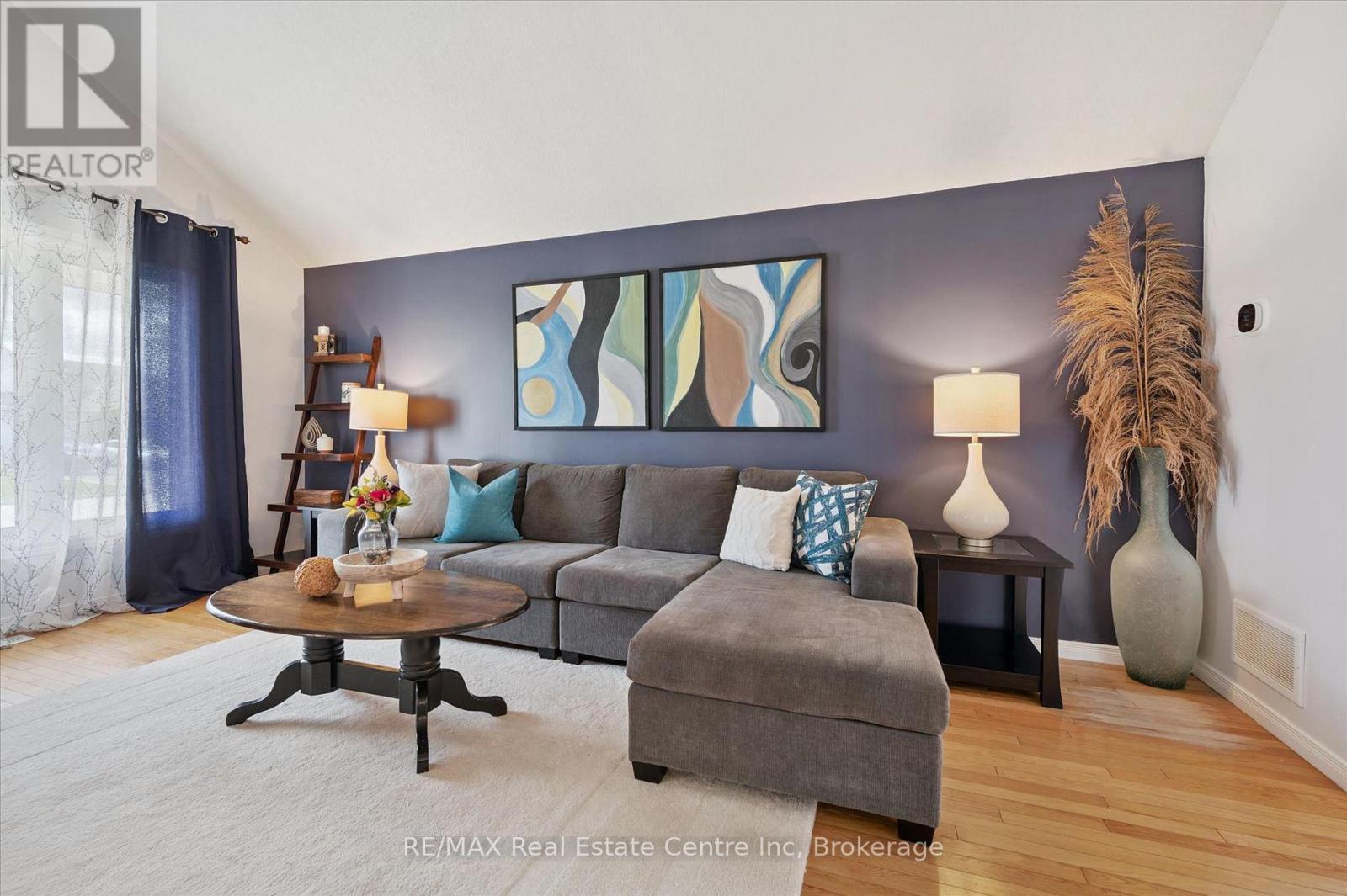 325 TAIT CRESCENT