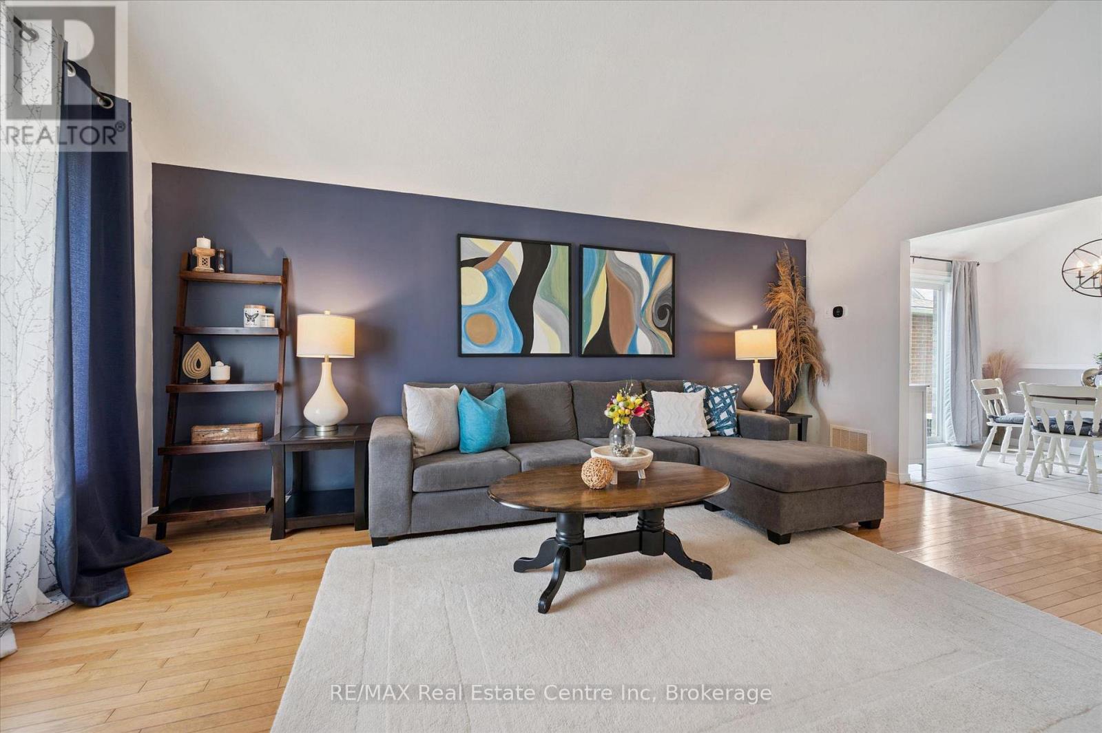 325 TAIT CRESCENT
