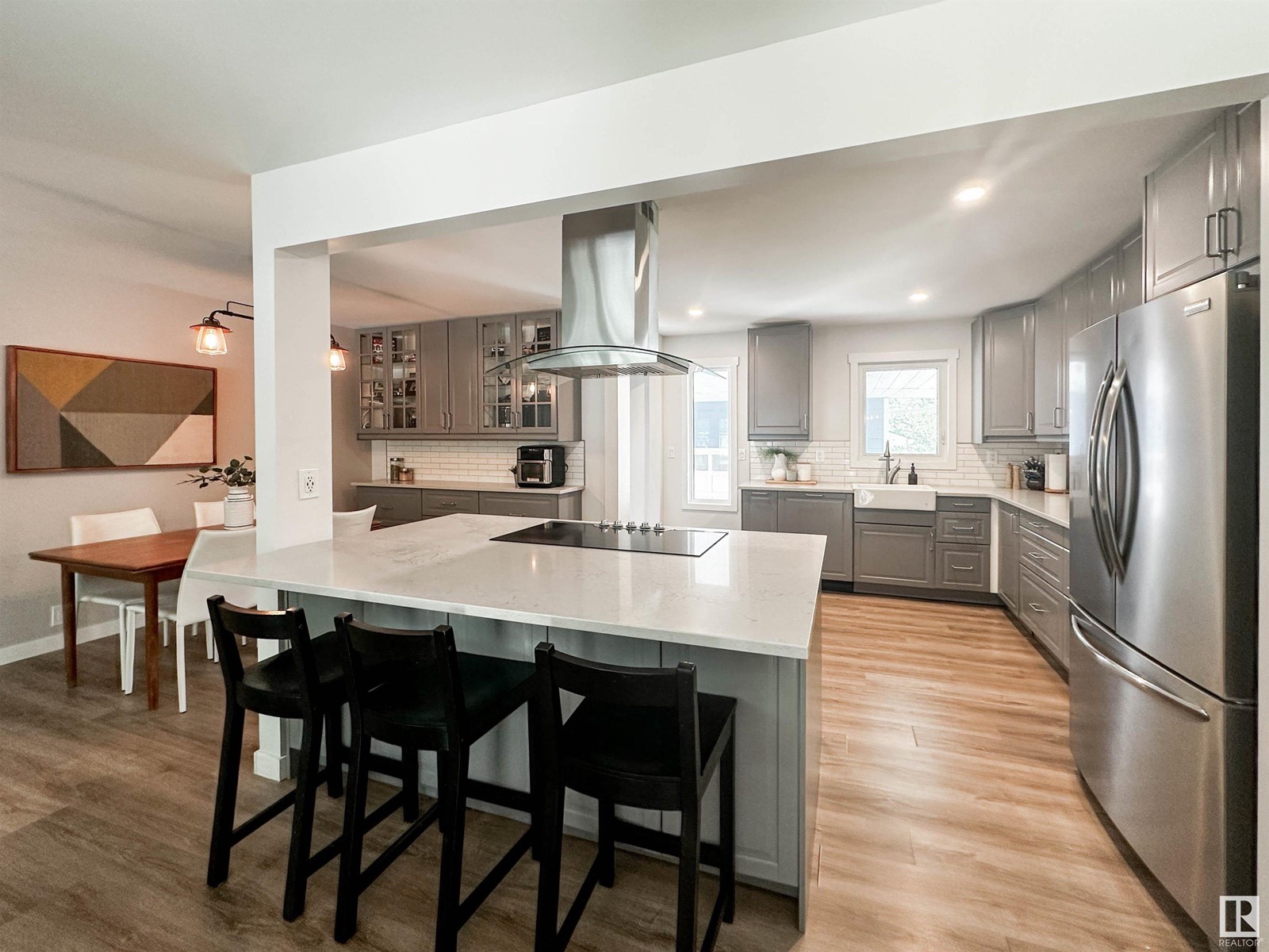 22 GATEWOOD AV