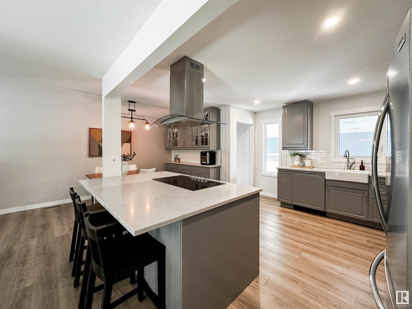 22 GATEWOOD AV