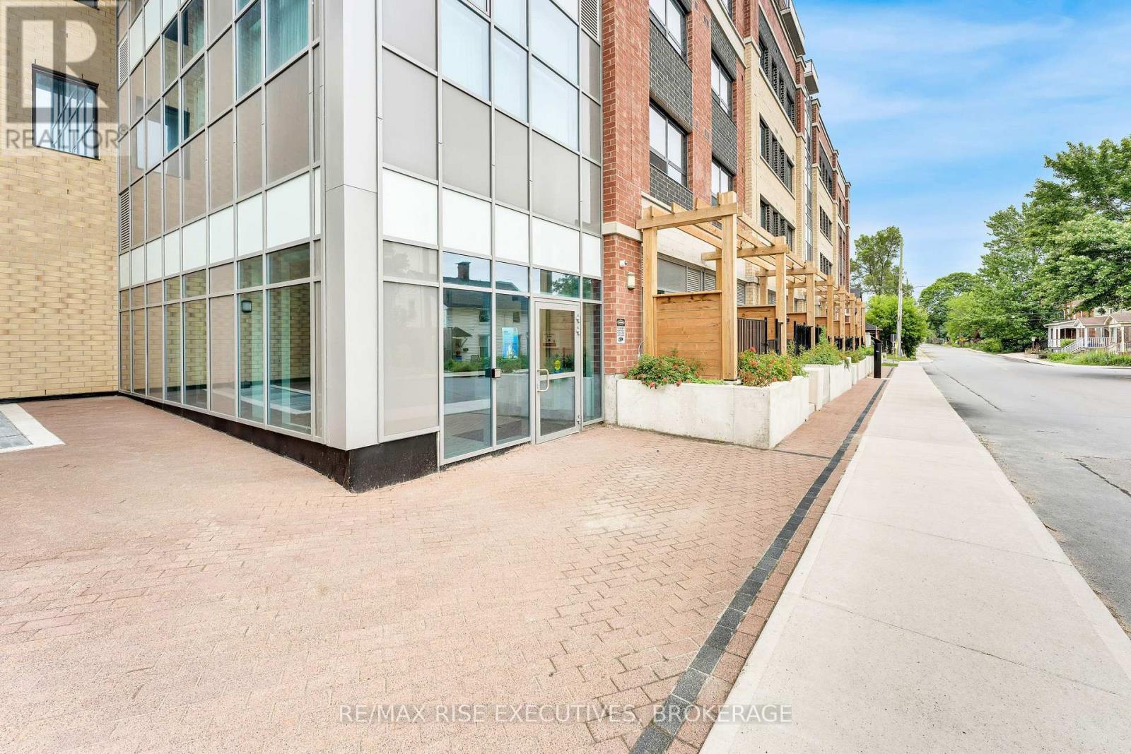 104 - 652 PRINCESS STREET