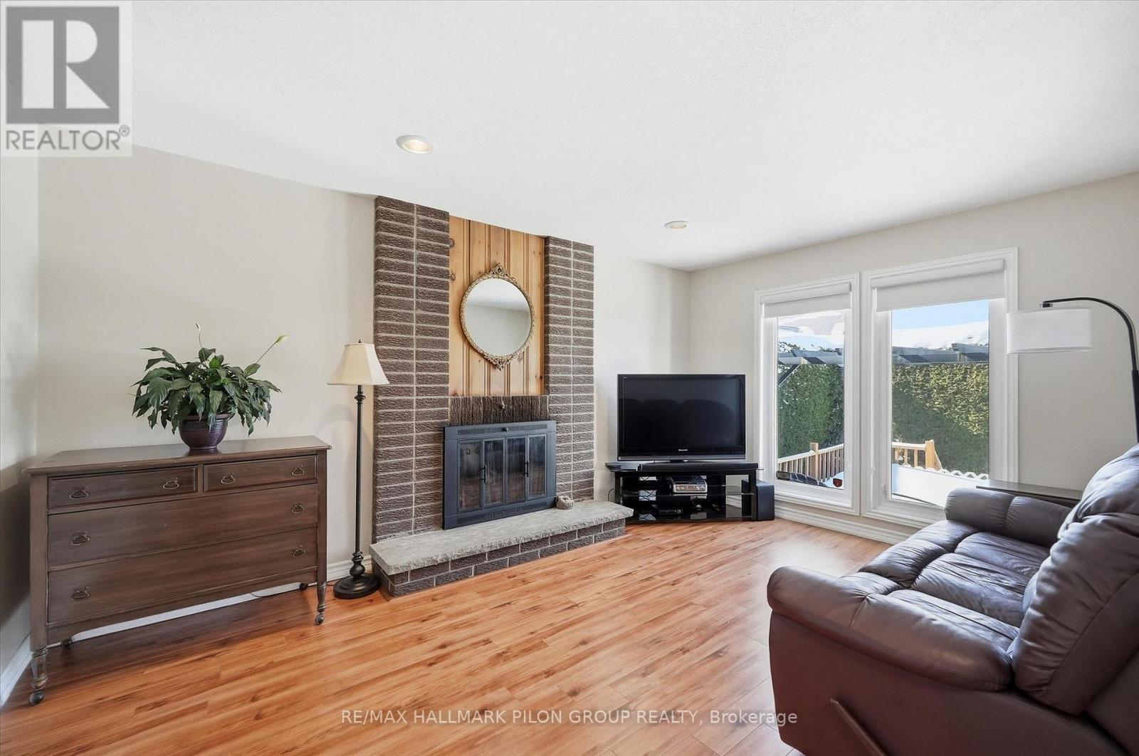 1354 MOUNTAINSIDE CRESCENT